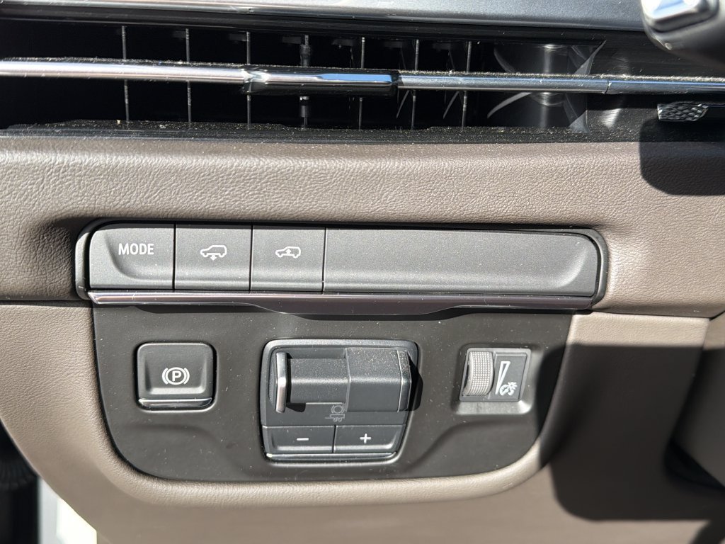 Certified 2025 Cadillac Escalade ESV Premium Luxury w/ Touring Package RWD image 35