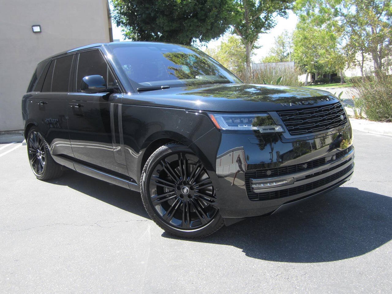 Used 2023 Land Rover Range Rover SE AWD/4WD image 2