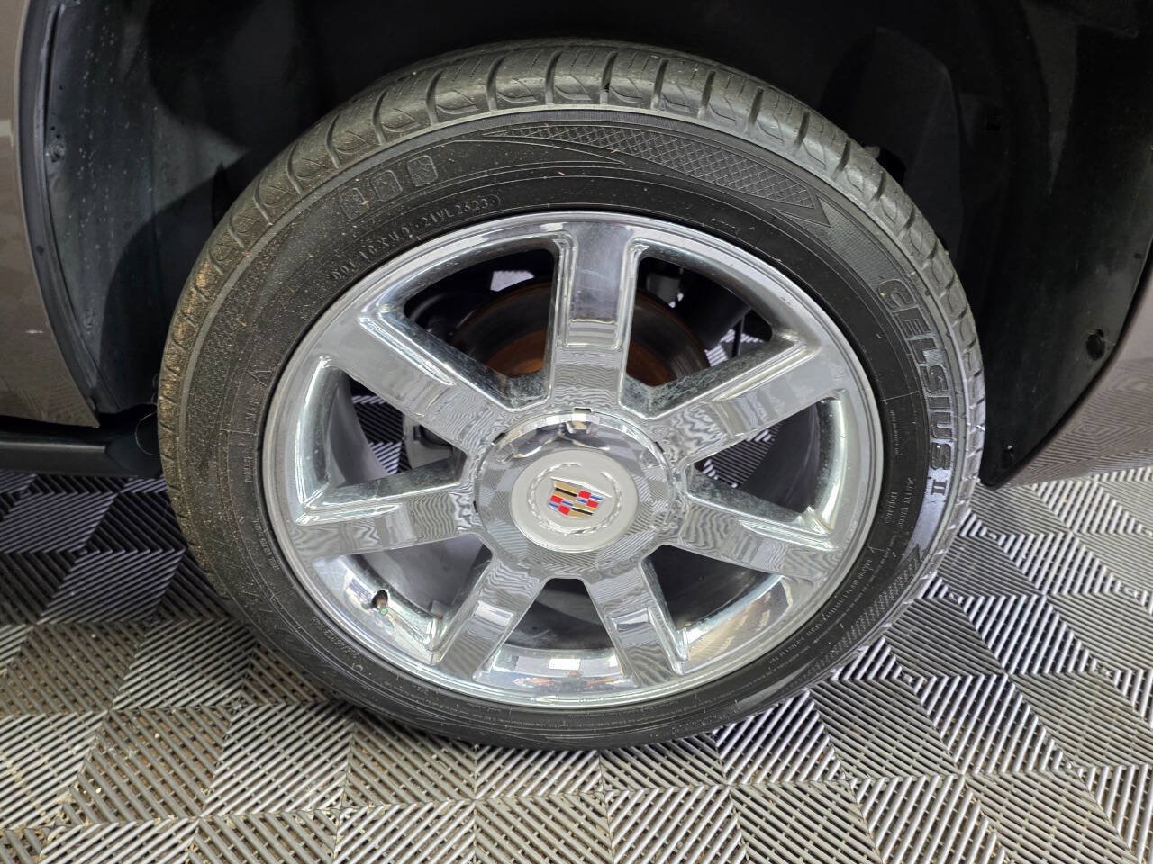Used 2012 Cadillac Escalade Luxury RWD image 35