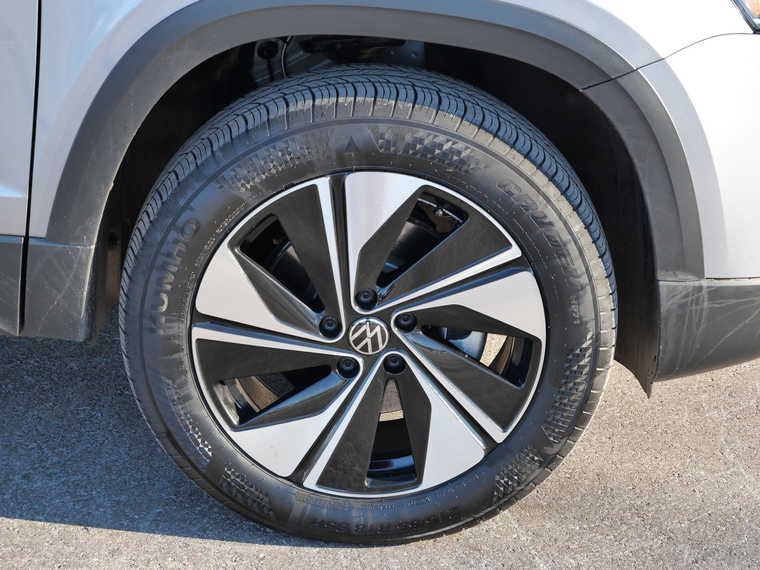 Certified 2025 Volkswagen Taos SE image 15