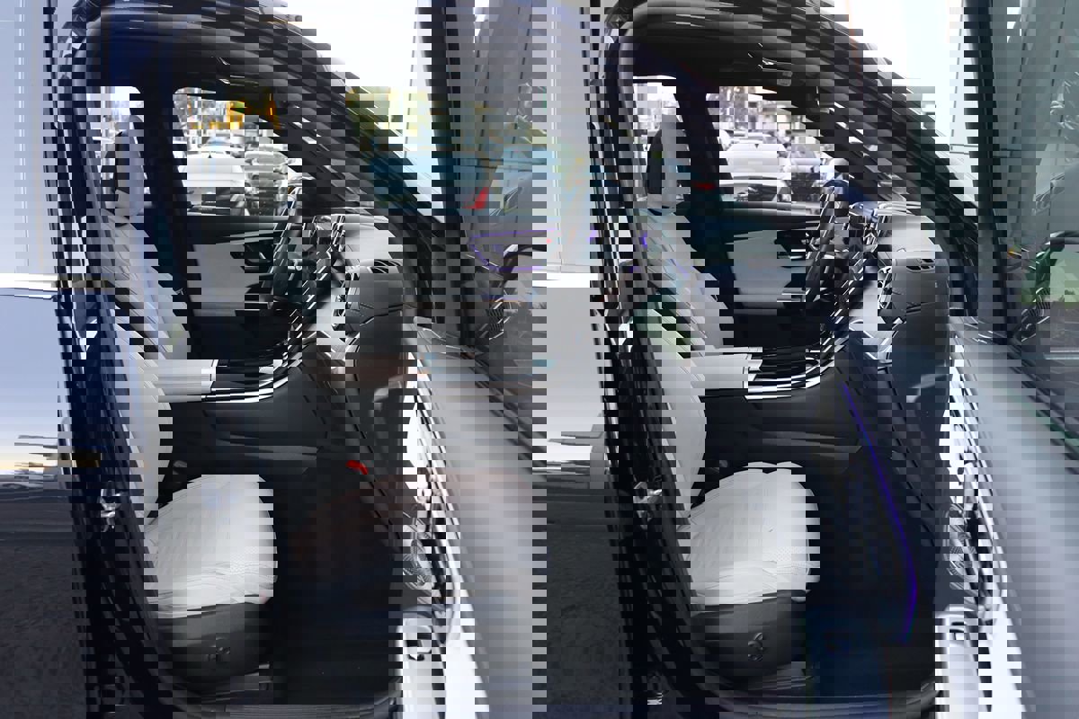 Used 2024 Mercedes-Benz GLC 300 4MATIC w/ AMG Line image 30