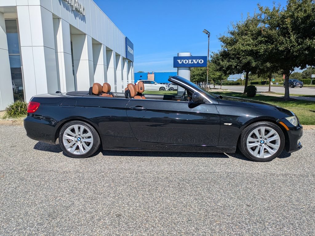 Used 2012 BMW 328i Convertible RWD image 3