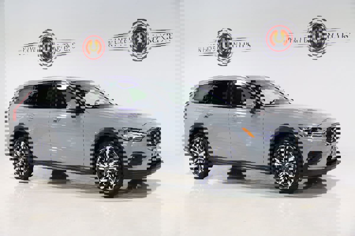 Used 2025 Volvo V60 B5 Cross Country Plus image 72