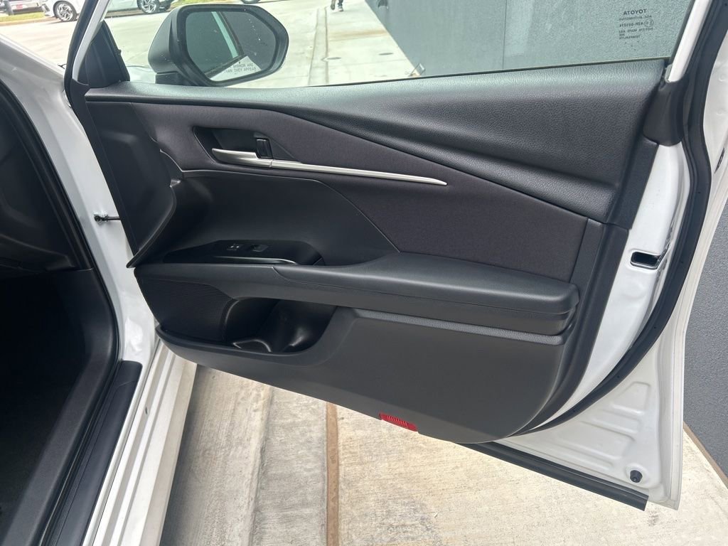 Used 2025 Toyota Camry LE image 16