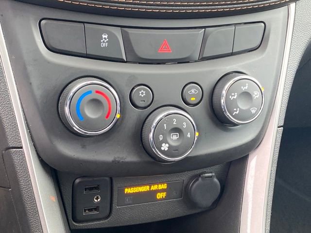 Certified 2022 Chevrolet Trax LT w/ LT Convenience Package image 12