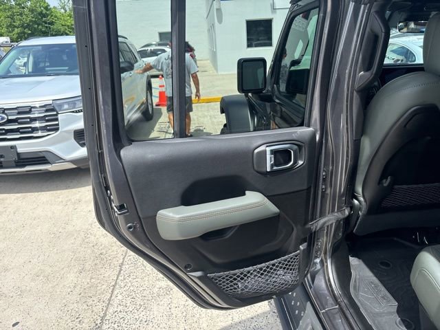 Used 2025 Jeep Gladiator Mojave w/ Safety Group AWD/4WD image 17