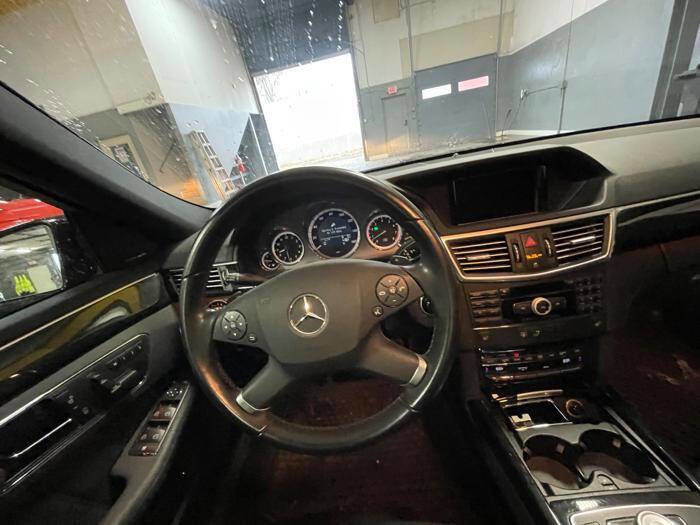 Used 2010 Mercedes-Benz E 350 4MATIC Sedan image 33
