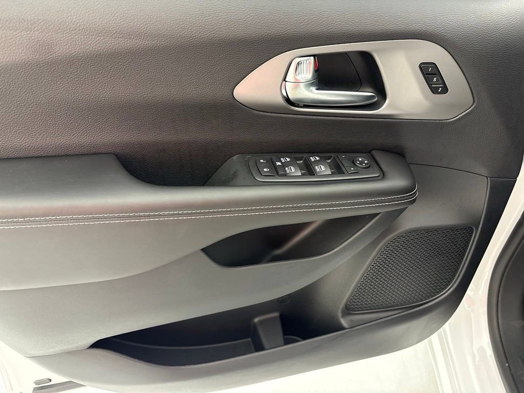 New 2027 Chrysler Pacifica LX FWD image 24