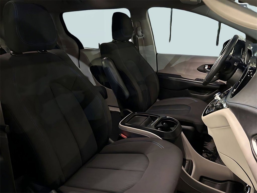 Used 2021 Chrysler Pacifica Touring image 22