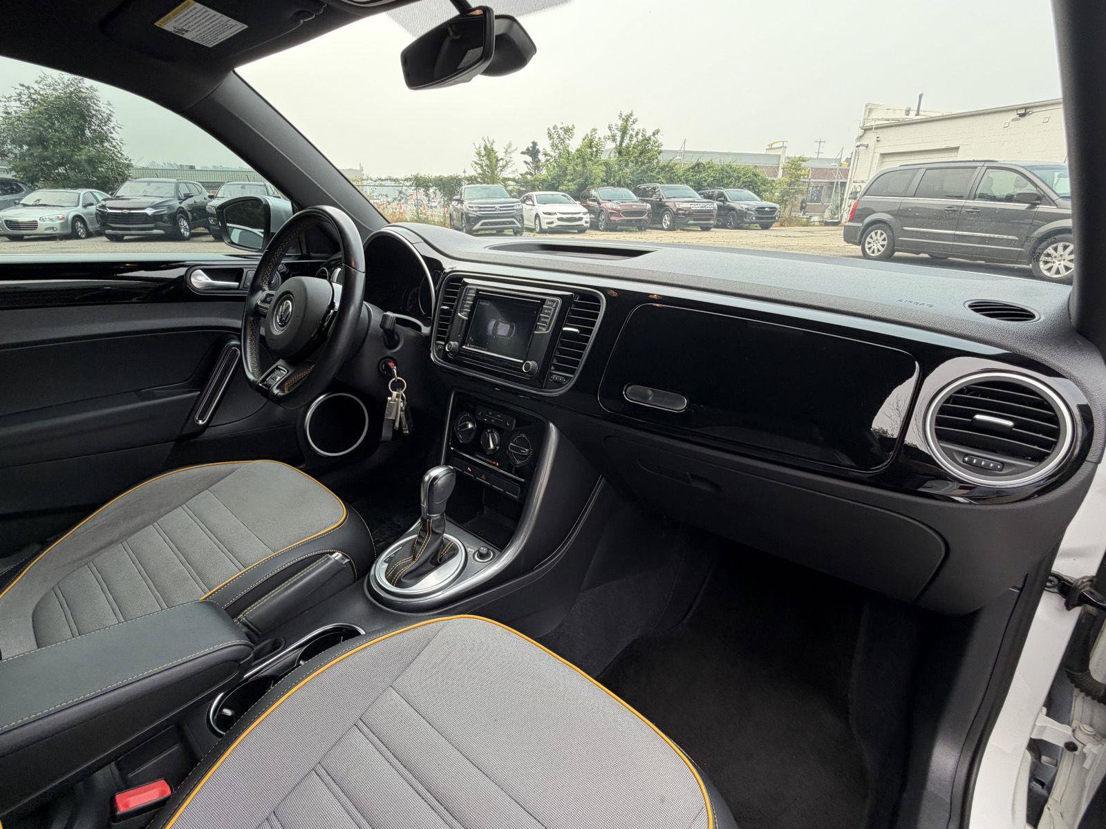 Used 2017 Volkswagen Beetle 1.8T Dune FWD image 29