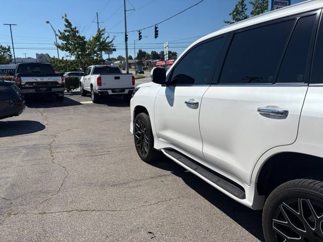 Used 2019 Lexus LX 570 4WD w/ Luxury Package image 5