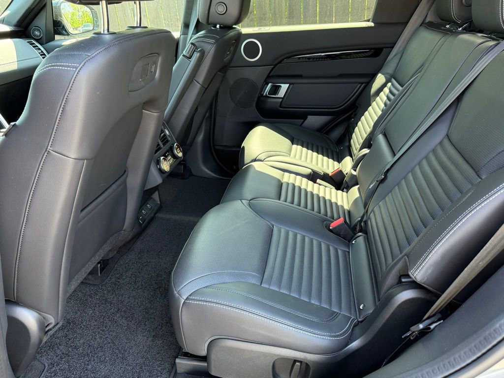 Used 2025 Land Rover Discovery S AWD/4WD image 31