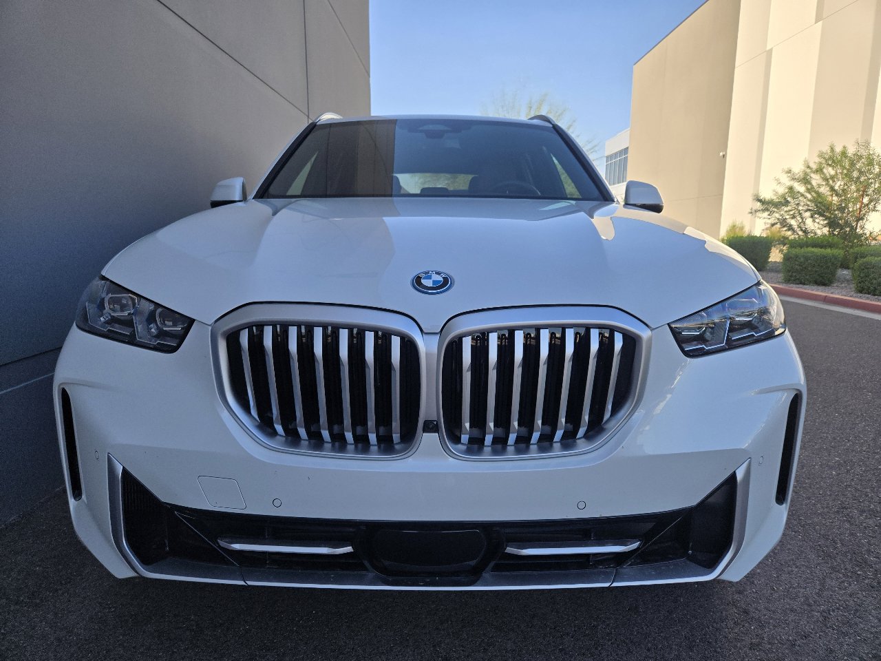 Used 2026 BMW X5 xDrive50e w/ Climate Comfort Package image 9