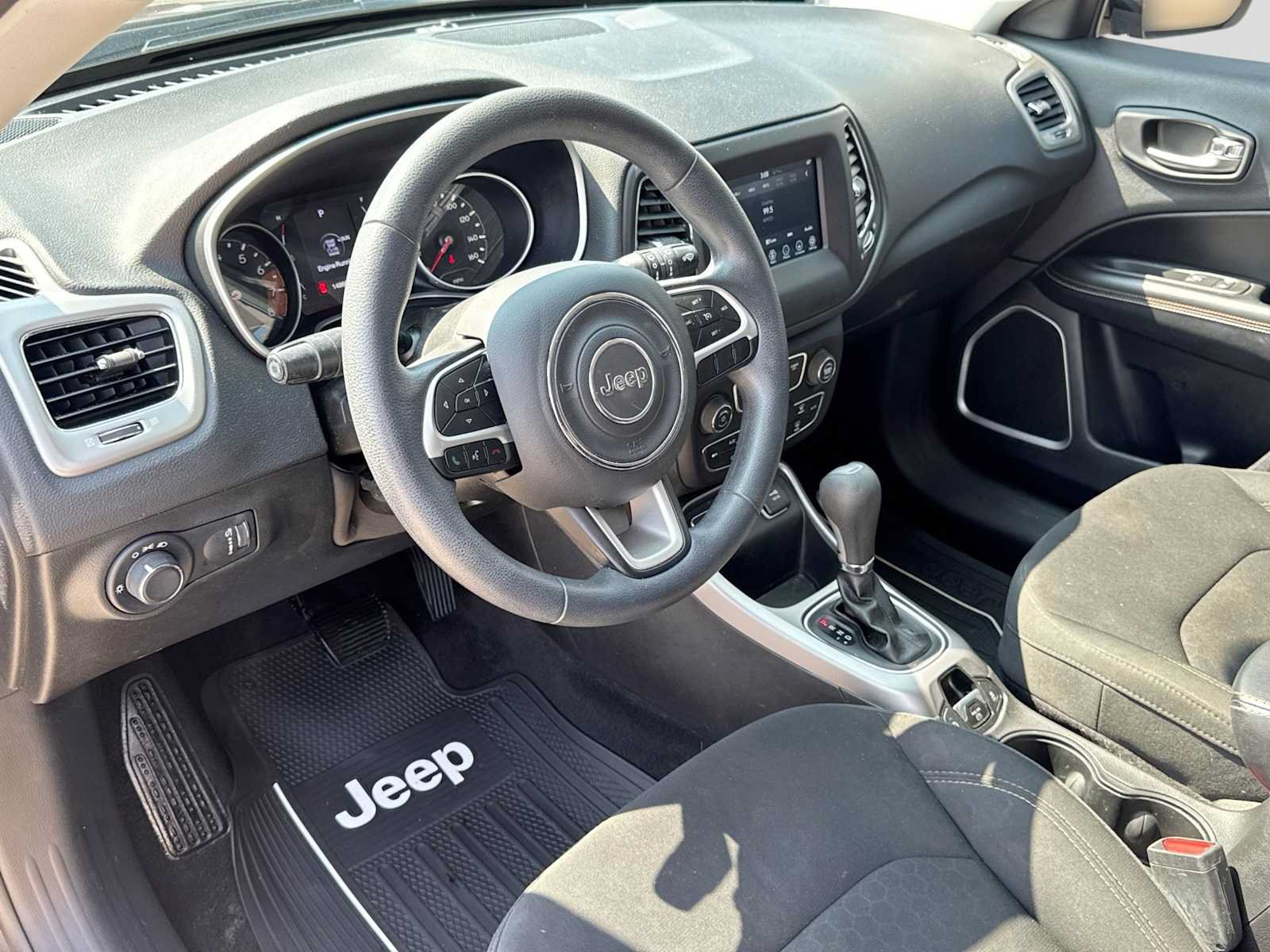 Used 2019 Jeep Compass Sport FWD image 2