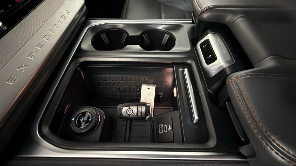 Used 2025 Ford Expedition Max Active image 35