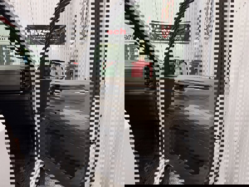 Used 2025 GMC Sierra 1500 SLT w/ SLT Premium Package image 14