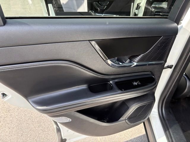 Used 2022 Lincoln Corsair AWD w/ Premium Package image 28