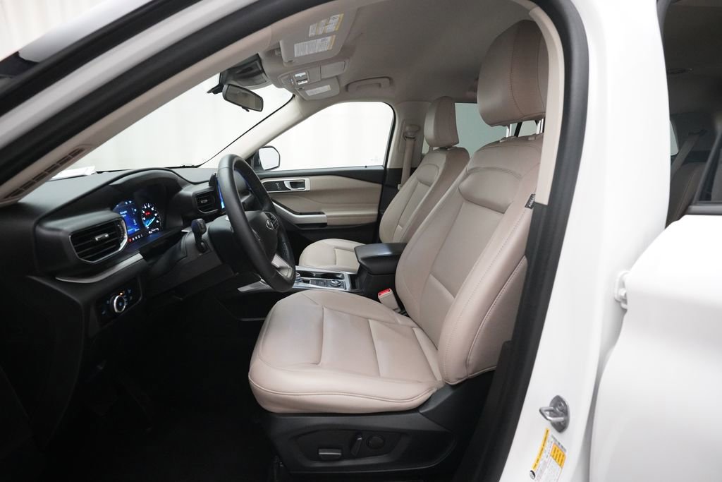 Used 2023 Ford Explorer XLT w/ Equipment Group 202A AWD/4WD image 7