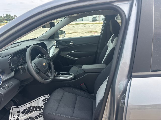 Used 2026 Chevrolet Trax LS FWD image 9