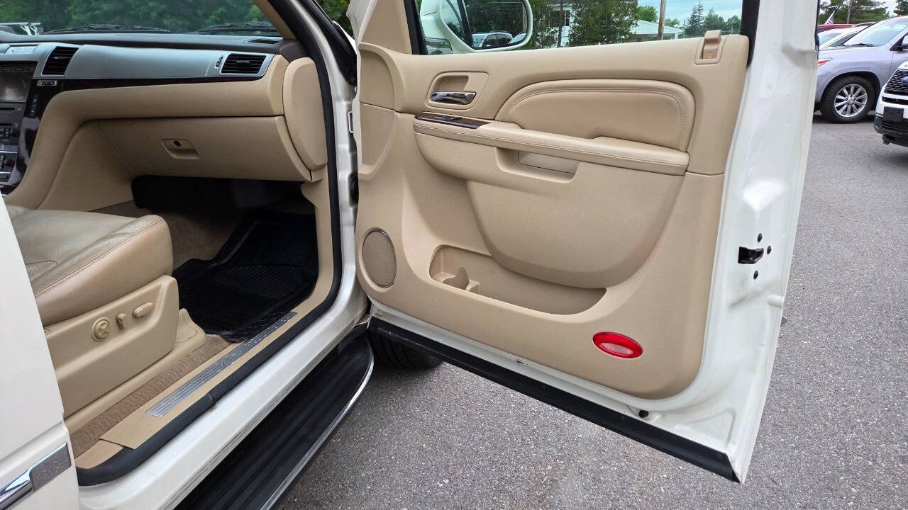 Used 2010 Cadillac Escalade ESV Luxury AWD/4WD image 43