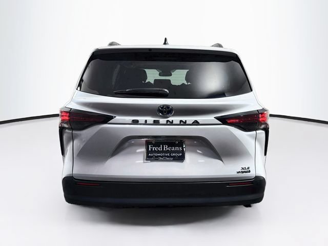 Used 2022 Toyota Sienna XLE w/ XLE Plus Package FWD image 8