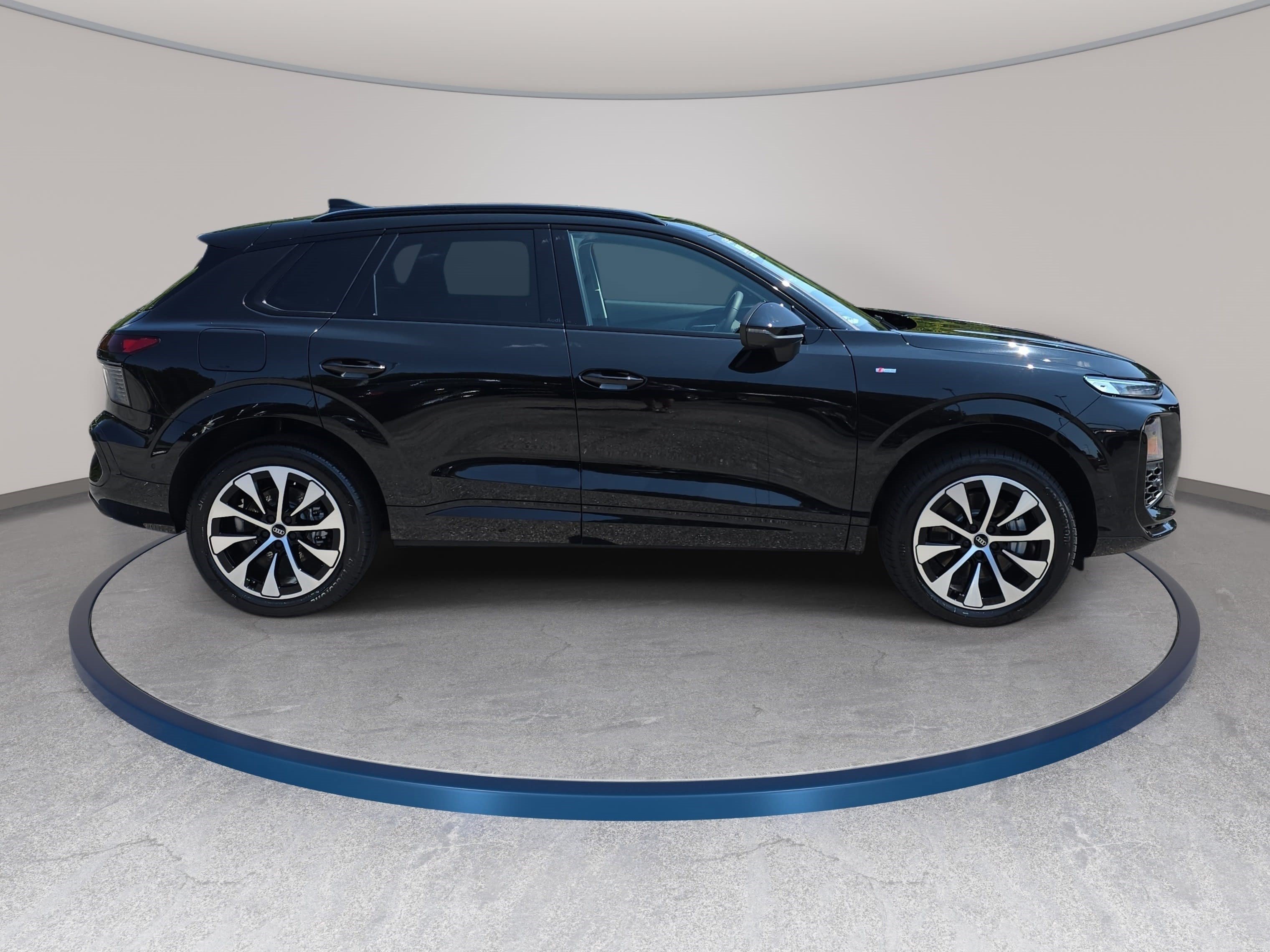 New 2026 Audi Q3 quattro 2.0T AWD/4WD image 4