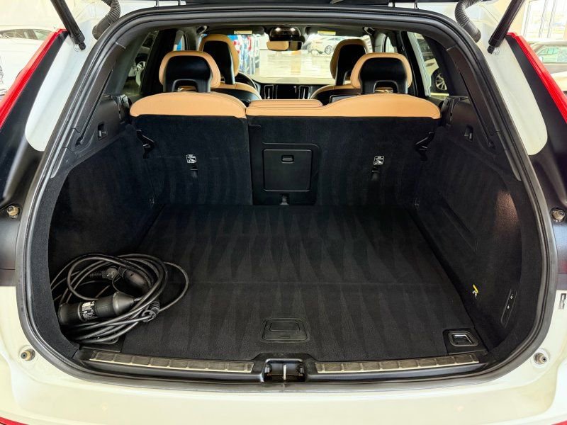 Used 2018 Volvo XC60 T8 Inscription w/ Vision Package AWD/4WD image 13