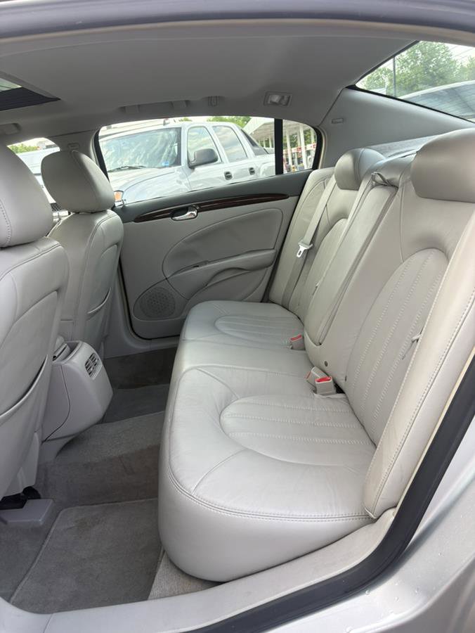 Used 2011 Buick Lucerne CXL FWD image 11
