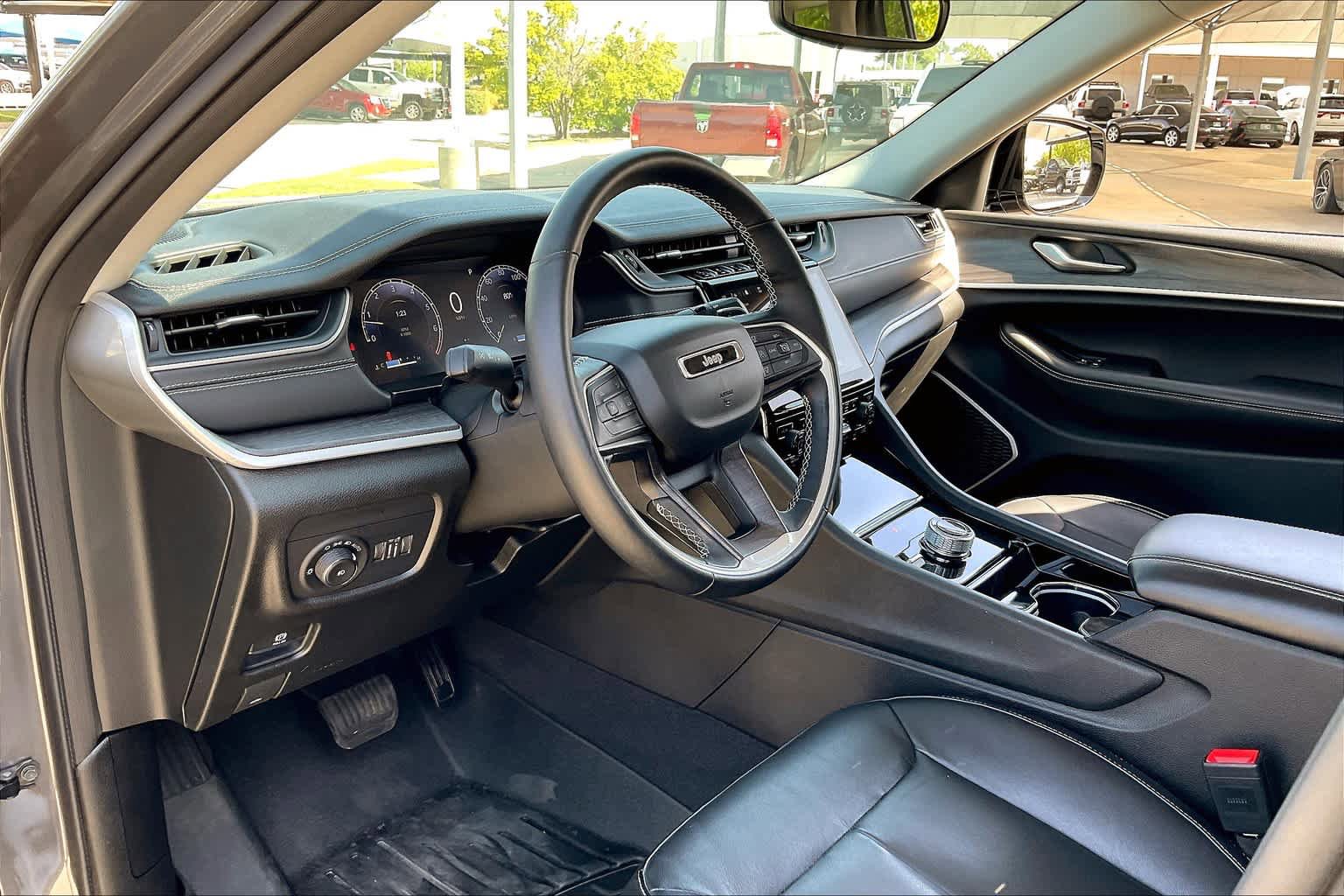 Used 2021 Jeep Grand Cherokee L Limited AWD/4WD image 17