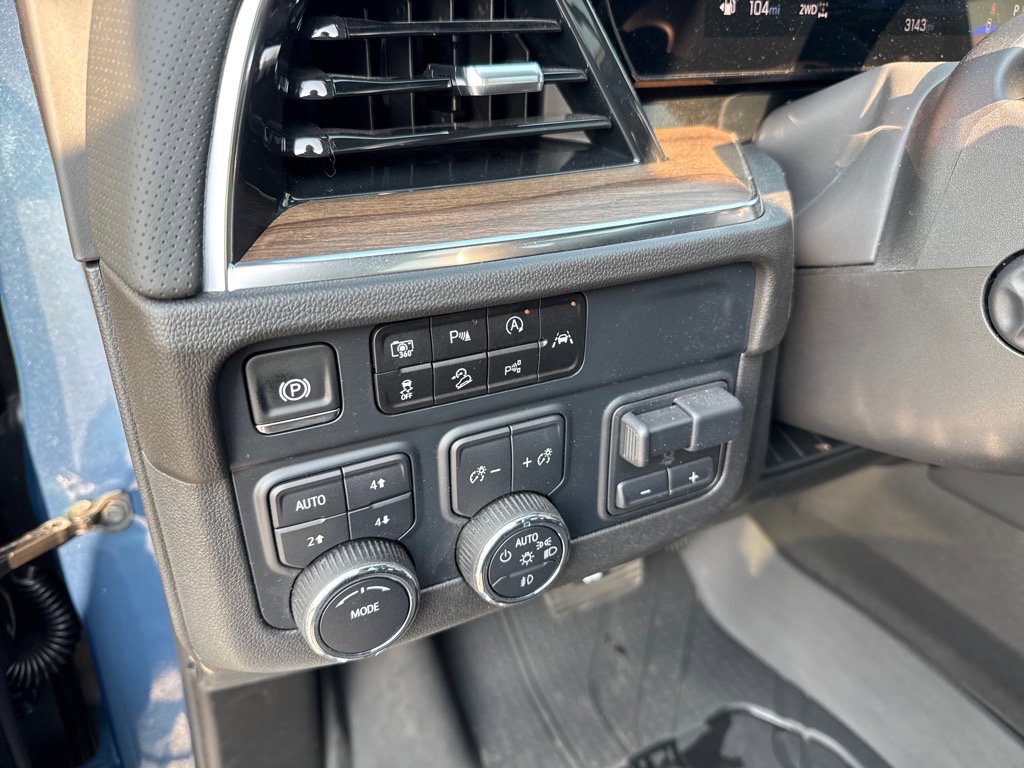 Used 2025 Chevrolet Tahoe High Country w/ Sun And Tow Package image 8