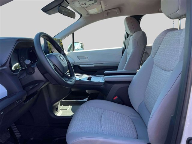 Used 2025 Toyota Sienna LE image 18