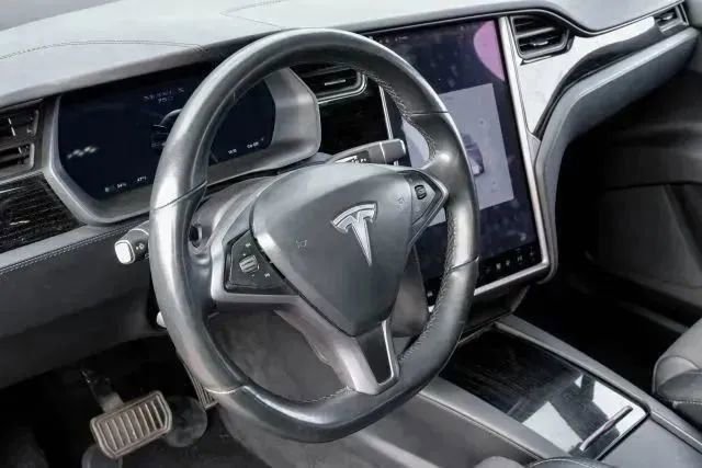Used 2018 Tesla Model X 100D image 27