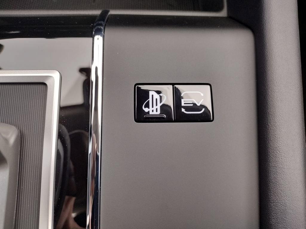 New 2025 Mitsubishi Outlander SE image 23