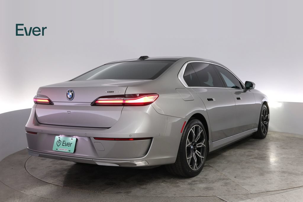 Used 2023 BMW i7 xDrive60 AWD/4WD image 3