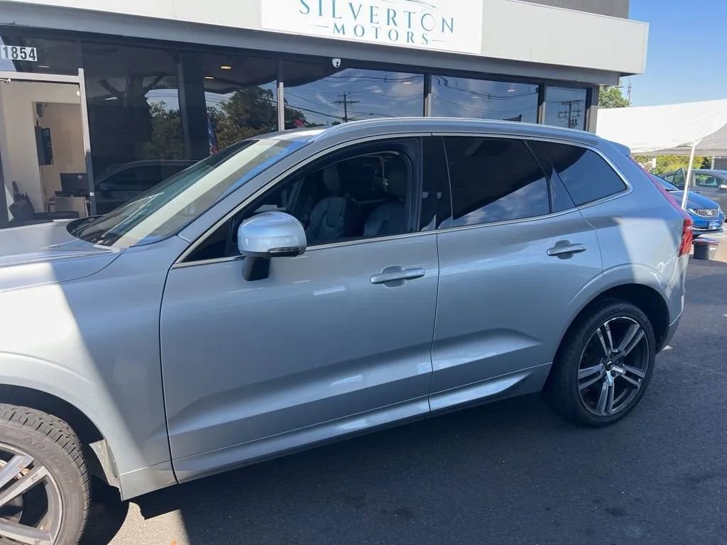 Used 2018 Volvo XC60 T5 Momentum w/ Advanced Package image 4