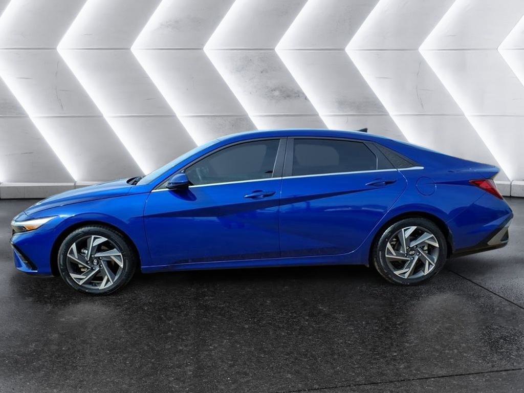 Used 2024 Hyundai Elantra SEL w/ Convenience Package image 2