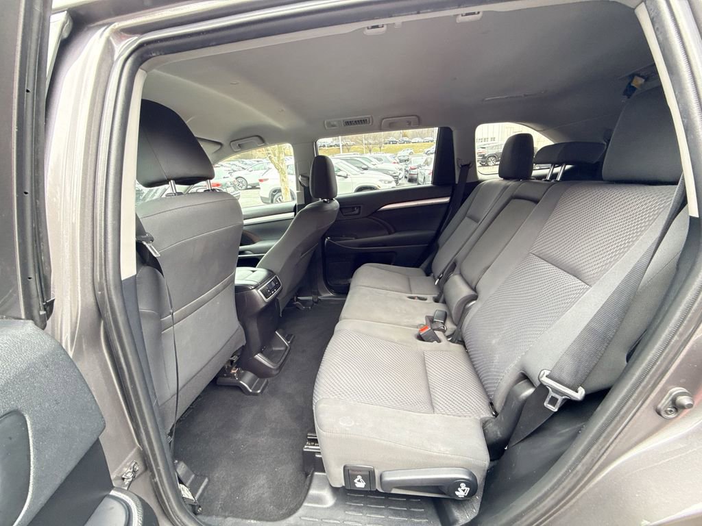 Used 2019 Toyota Highlander LE image 23