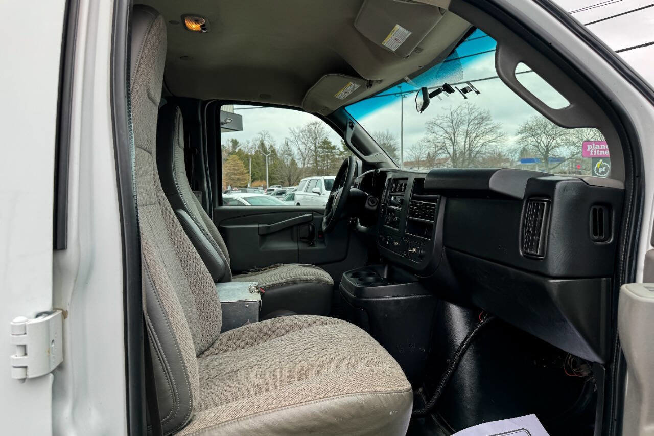 Used 2016 Chevrolet Express 2500 2500 3dr Cargo Van image 10