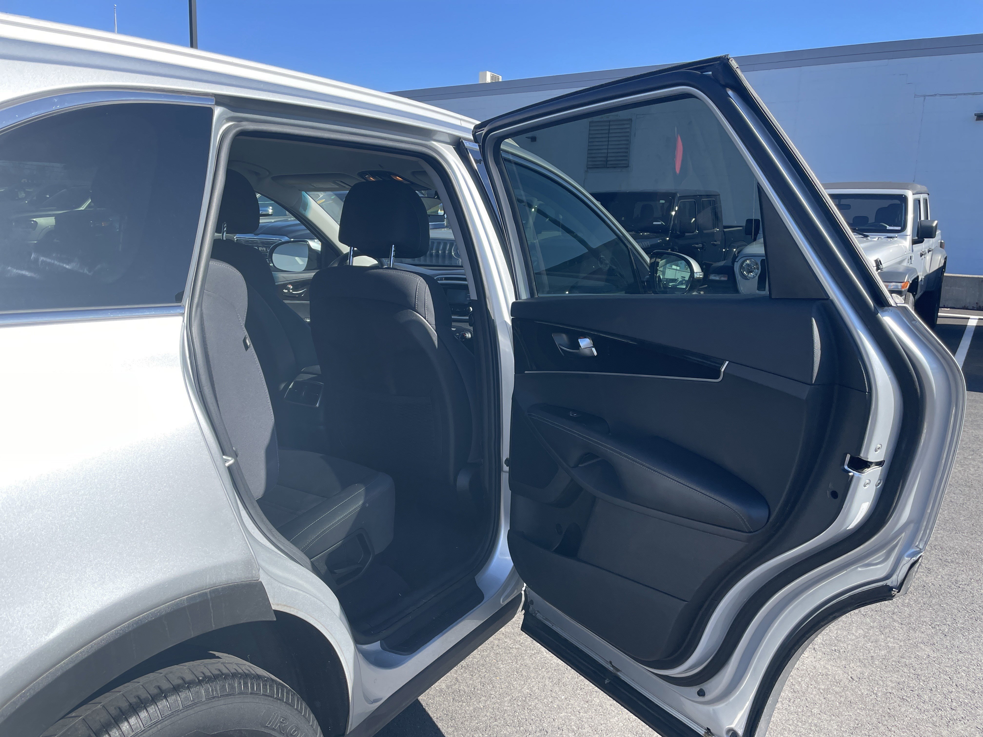 Used 2017 Kia Sorento LX image 16