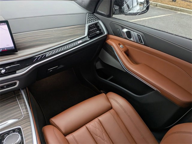 Used 2025 BMW X7 M60i w/ M Sport Professional Package image 18