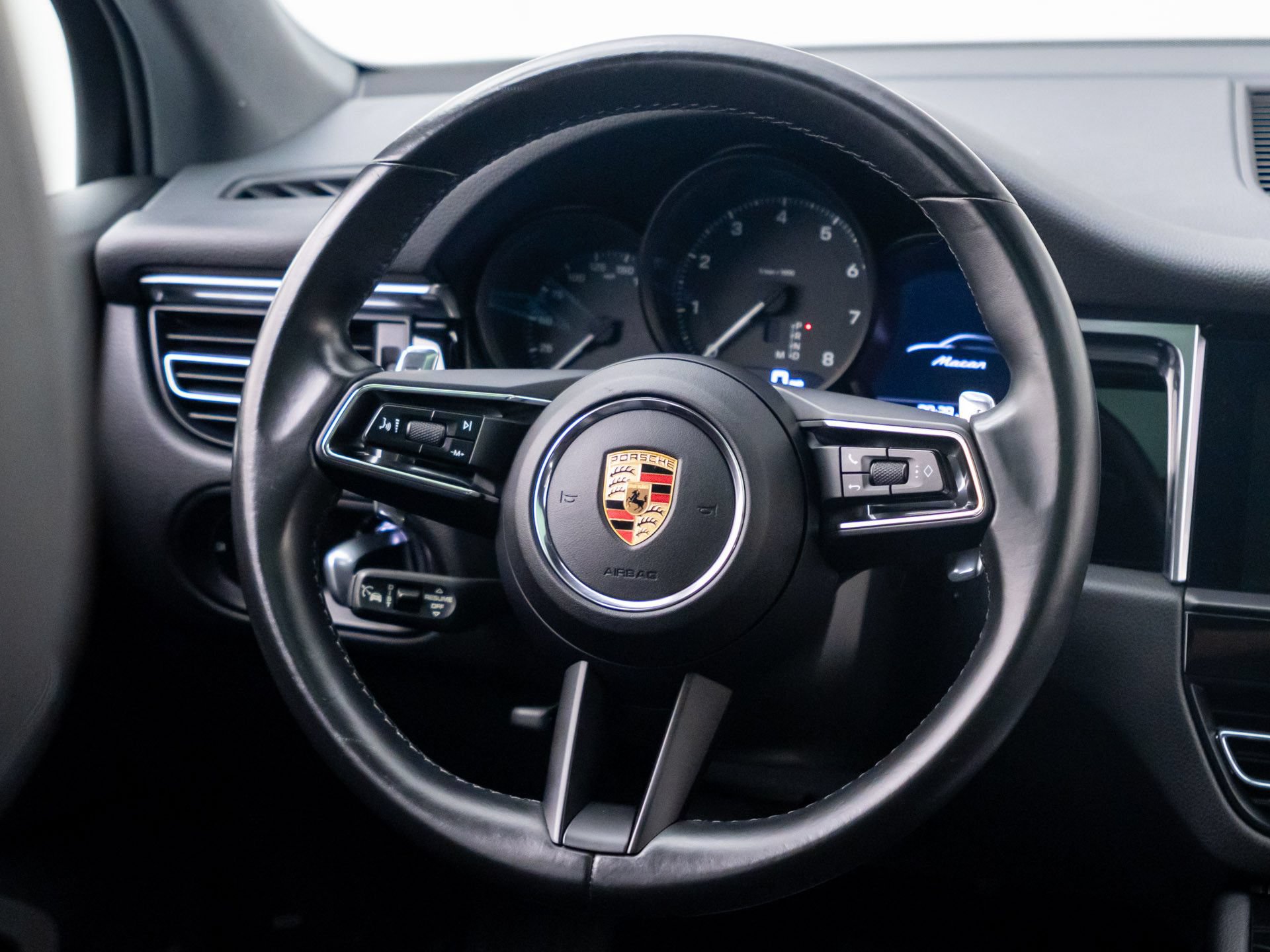 Certified 2024 Porsche Macan w/ Premium Plus Package AWD/4WD image 12