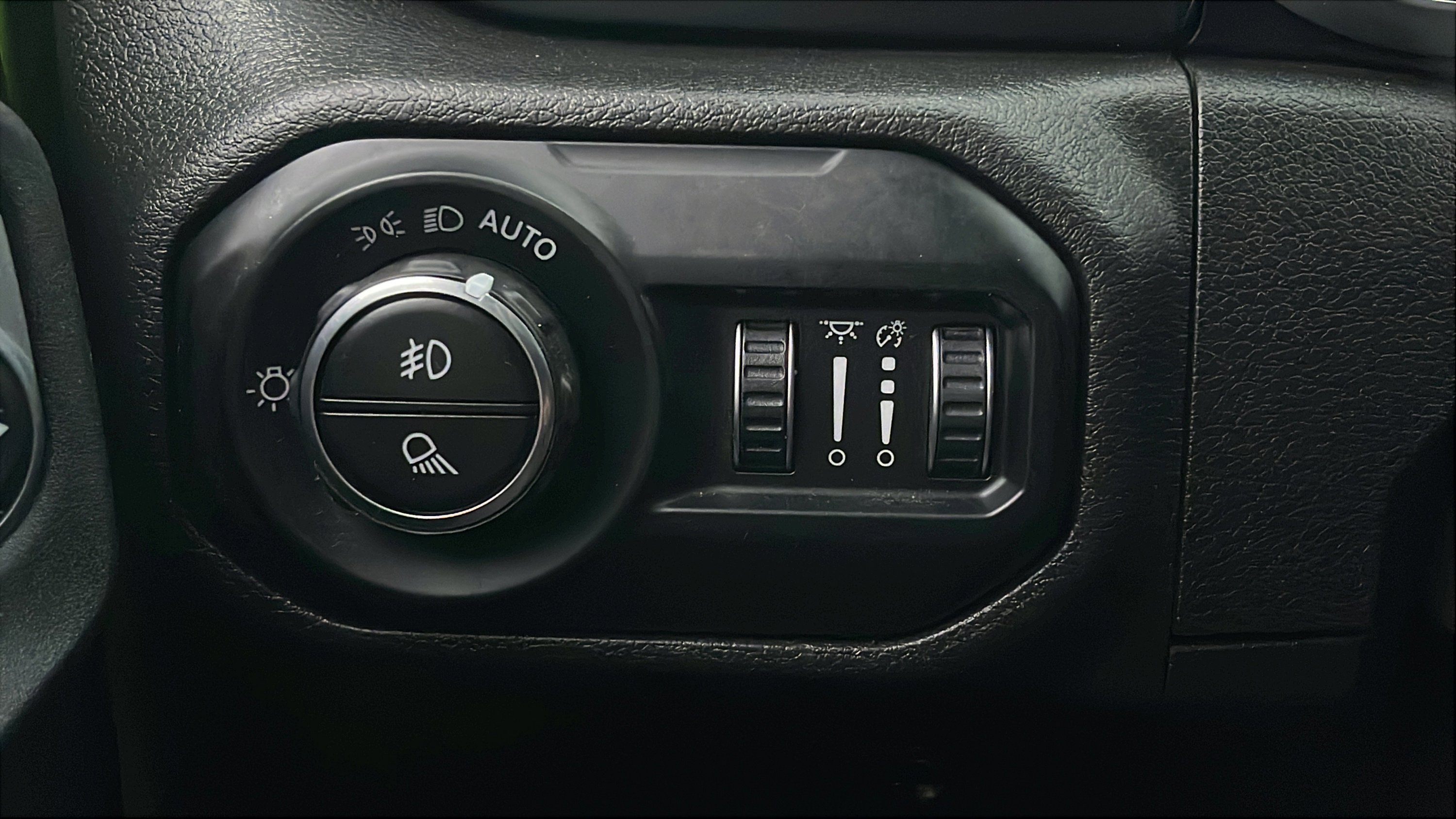 Used 2021 Jeep Gladiator Sport image 19