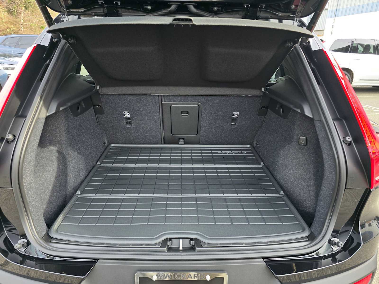 New 2026 Volvo XC40 B5 Ultra w/ Climate Package image 14