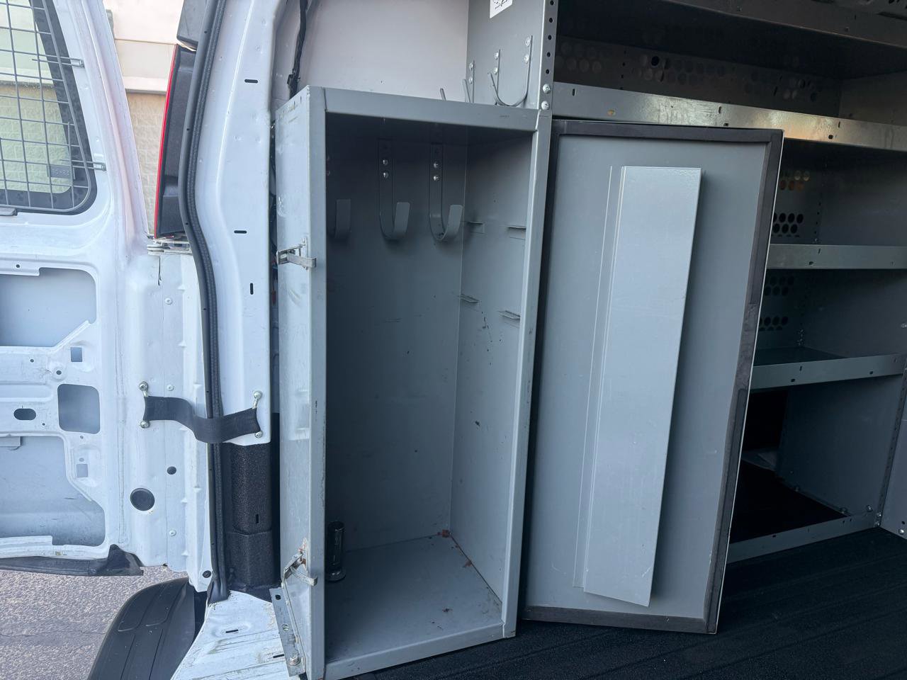 Used 2017 Chevrolet Express 2500 RWD image 20