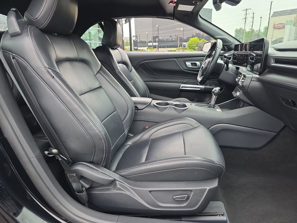 Used 2025 Ford Mustang Premium RWD image 15
