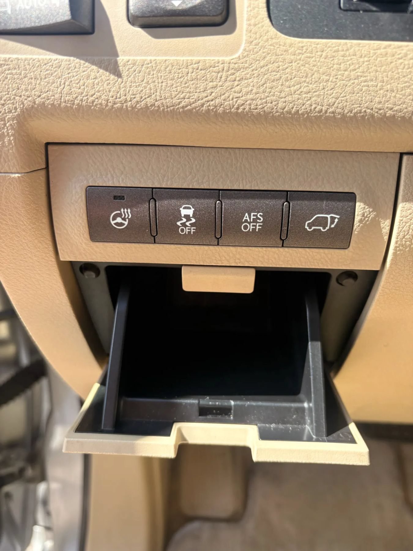 Used 2011 Lexus LX 570 4WD w/ Luxury Pkg image 14