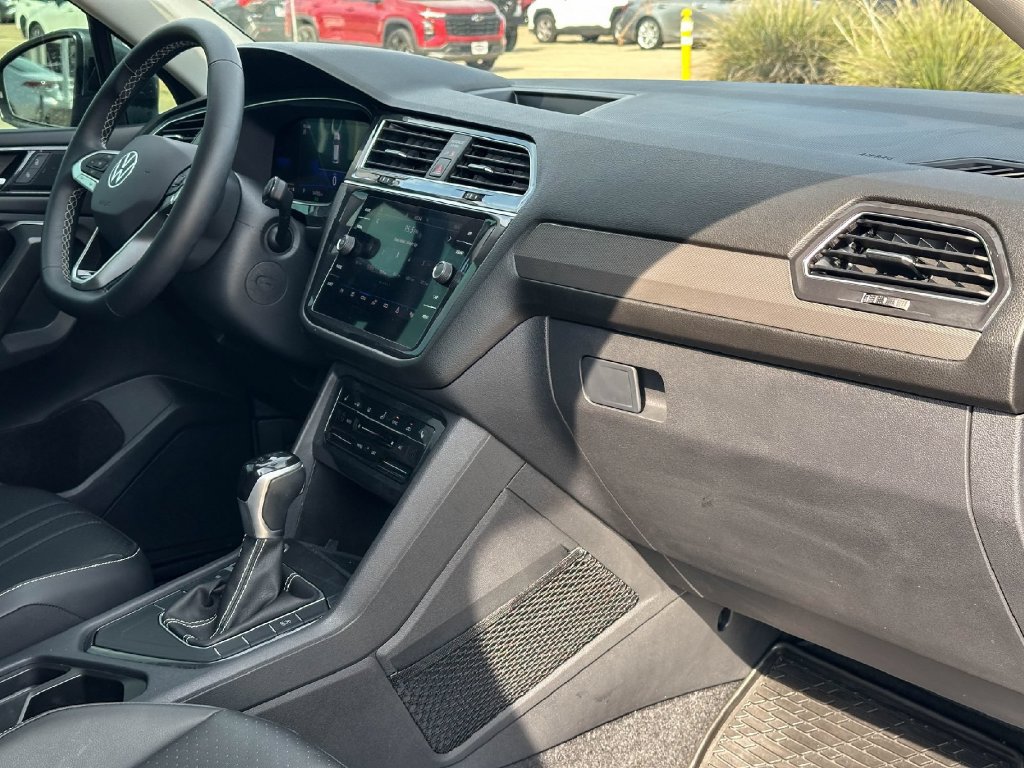 Used 2023 Volkswagen Tiguan SE FWD image 22