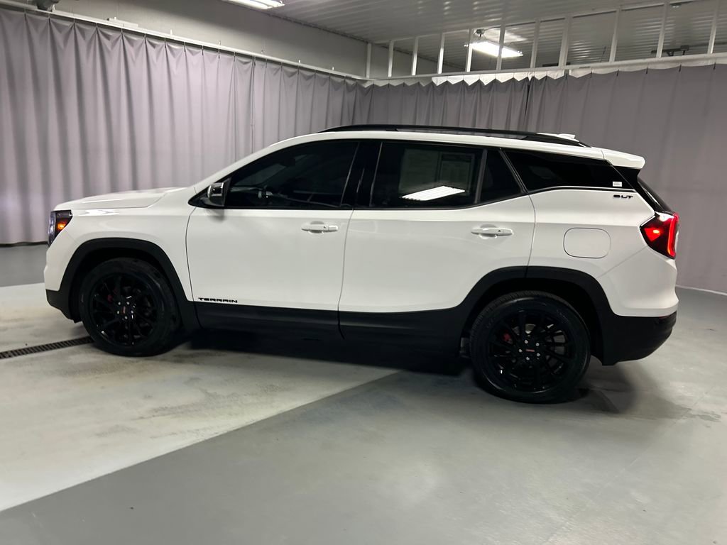 Used 2024 GMC Terrain SLT w/ Elevation Edition image 4