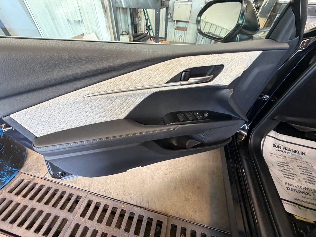 Used 2025 Toyota Camry XLE FWD image 12