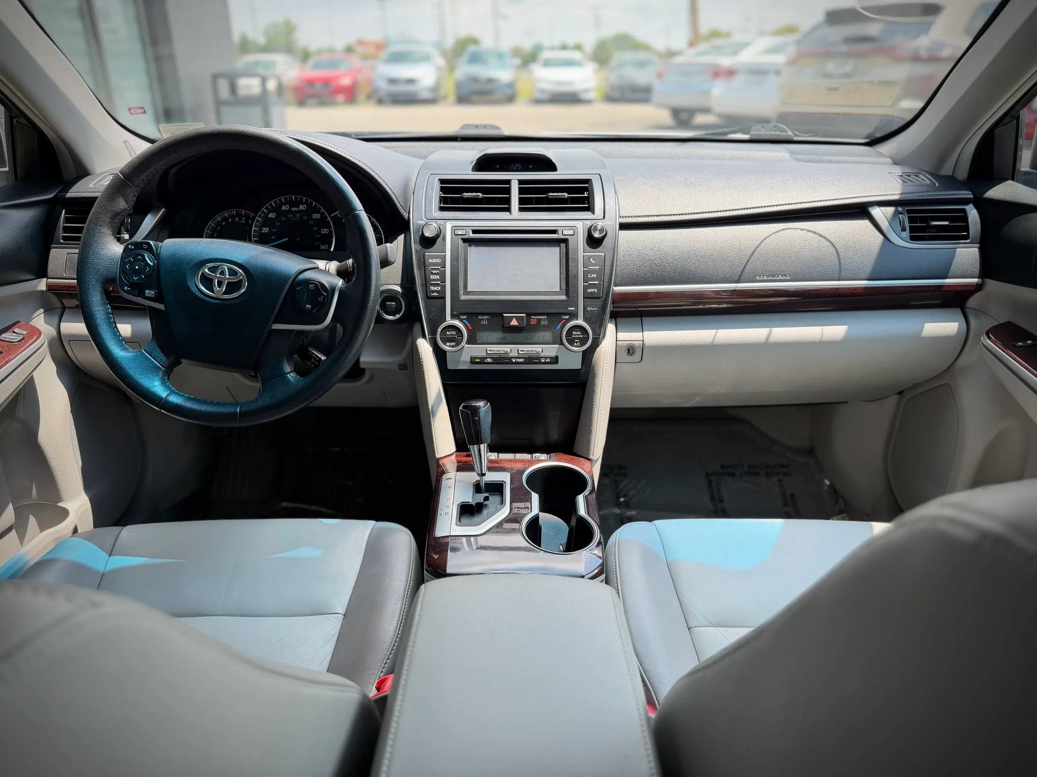 Used 2012 Toyota Camry XLE FWD image 9